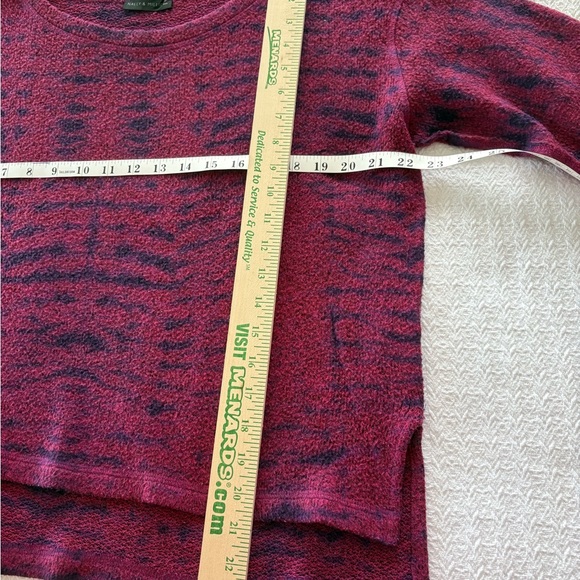 Nally Millie Crewneck Sweater in Fuchsia and purple. Sz S - Picture 3 of 3